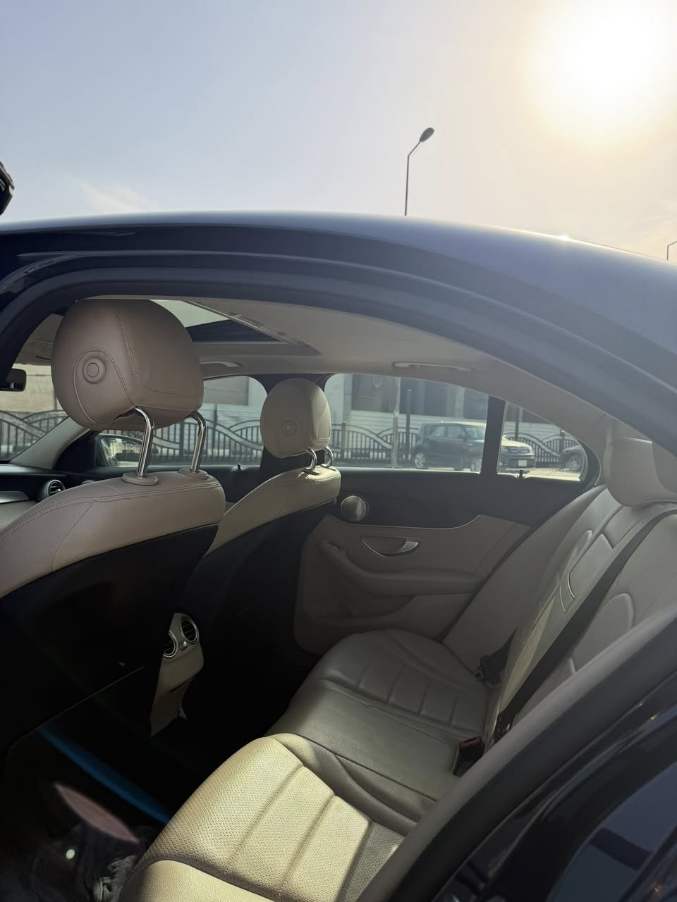 السلام عليكم
للبيع مارسيدس C300 
وارد امريكا 
موديل 2021
رقم اربيل باسمي 
ماشيه 64 الف كيلو متر 
الموصفات 
 1- حساس امامي خلفي 
2- رادار  تحديد مسار مانع تصادم 
3- 4 كامرات 360*
4- هاند بريك كهرباء 
5- شاشه دجتل 
6- فتحه سقف
7-  داخل اوف وايت
8- سستم صوت بروميستر
9- جنطه كهرباء
10- كشنات تدفئه
11- سياره مغلفه بي بي اف 
وبعد موصفات مارسدس معروفه
حادث السياره مرفق بصور 
نص بنيد صبغ  مع جاملغ امامي سونار مرفق 
ايرباك سستم صفر مسج تخم تاير جديد 
السعر 260ورقه بيه مجال 
مكان سياره بغداد الاعظميه 
الهاتف ***********
