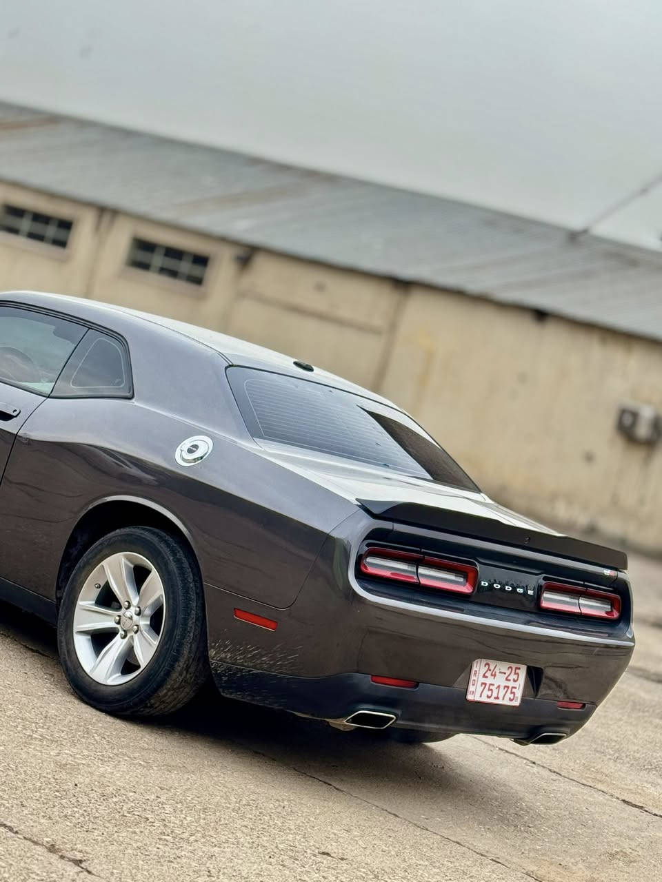 دوج جارنجر 2023 لون نفطي مواصفات sxt
ضررها جاملغ يسار وربع بنيد شرط بدون اي داخل وشاصي
سيارة نصبتها حلوه وجديده ونضرتها بعد احلا
مواصفاتها معروفه 
محرك v6  (3600)
شاشة وسطية تدعم ابل كار بلي واندرويد اوتو 
تحكم ستيرن كامل
كامرة دوارة 
قطتعتين تبريد
كرسي كهرباء 
سستم صوت alpine
هيتر بلمرايا
بصمة دخول ابواب 
وباقي مواصفات المعروفة 
سيارة كاتي تترقم شمالي 
السعر 176 $  وبيها مجال للطيبين
مكانها موصل
تواصل على رقمي ***********
