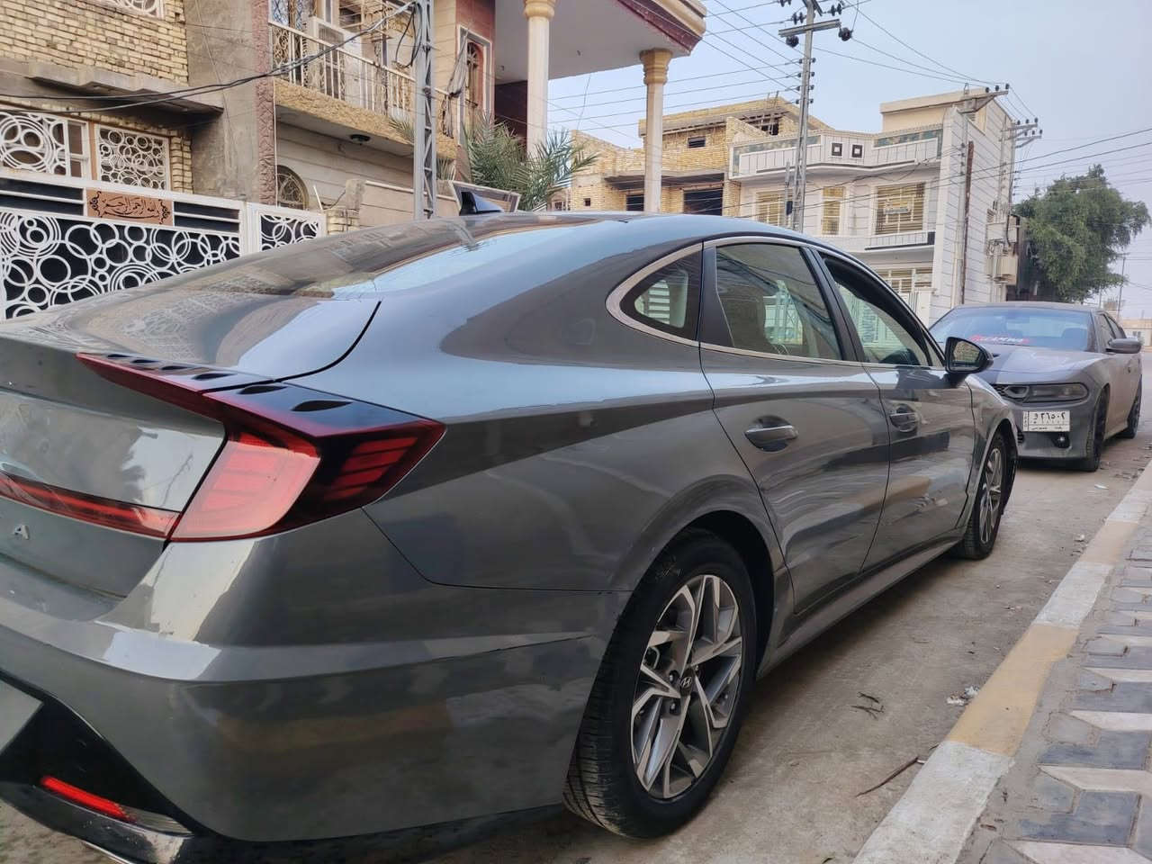 السلام عليكم
سوناتا 2023  SEL لون أسمنتي 

رقم بغداد حره 

محرك 2500 تنفس طبيعي مو توربو 

بدون حادث بدون غرف بدون تبديل بدون بارد كفاله حتى دعاميات

تشغيل عن بعد 

كشن السائق كهرباء 

شاشة تدعم الكار بلي 

اوتو هولد 

سايد بريك بصمه 

3 بصمات تشغيل وأبواب 

نقطه عمياء رادار جانبي 

قيادة ذاتيه 

توقف ذاتي 

تحديد مسار والمحافظة على المسار 

كروز سرعه تكيفي يعدل السرعه تلقائيًا

لايت LED اوتو 

السياره جاهزة من كلشي

السعر ١٩٥ 

مكانه ميسان 

***********
