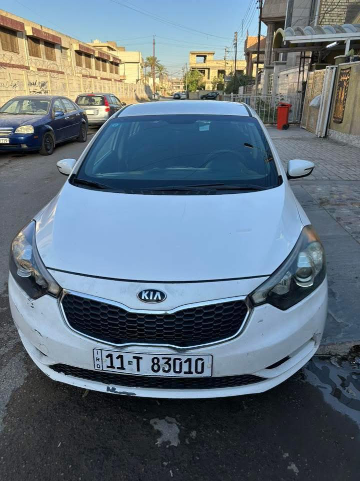 سلام عليكم فورتي 2016 امريكي 
ضربت سياره جاملغ ايمن وبغداد ايسر 
محرك ١٨٠٠ دوش ماشيه ١٥٦ ميل 
سياره نضيفه زينه بيه رصعات 
كامله نضيفه كلش زينه ما تعبك بطاريه صدر تايرات كلهم جديد 
عنوان بلديات شارع مصرف تواصل *********** سعر ١٢٢
