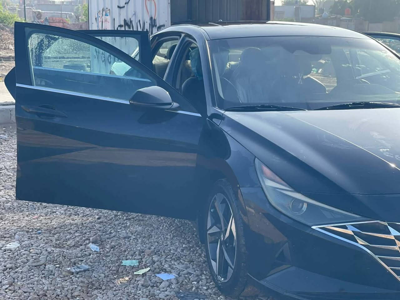 السلام عليكم اخوان
هيونداي النترا 2022 

رقم اربيل 

وارد امريكي 

السعر  153 وبيها مجال بسيط 

محرك 2000 دوش المرغوب 

فول مواصفات 1/1

فتحة سقف

تدفئة كشنات 

انارة داخلية متغيرة الالوان

تدفئة ستيرن 

بصمة تشغيل + بصمة ابواب + تشغيل عن بعد

رادار امامي + جانبي + خلفي 

تحديد مسار 

مراقبة نقطة عمياء 

3 انظمة قيادة ( Eco + Normal +Sport )

جنطة ذكية تفتح عند الاقتراب 

مانع انزلاق 

شاشة تدعم كار بلي + اندرويد 

ويل كب 

لد نهاري 

تحكم ستيرن 

كروز سرعة 

اوتو بريك ( نظام البريك التلقائي للطوارئ ) 

بعد بيها مواصفات 
السيارة بيها قطعة صبغ وحدة فقط ( البنيد بدون دواخل )
السيارة جديدة ما بيها اي نقص 

رقم اربيل تريد تحويل تريد وكالة اني حاضر 

مكان السيارة بغداد

رقم الهاتف ***********
