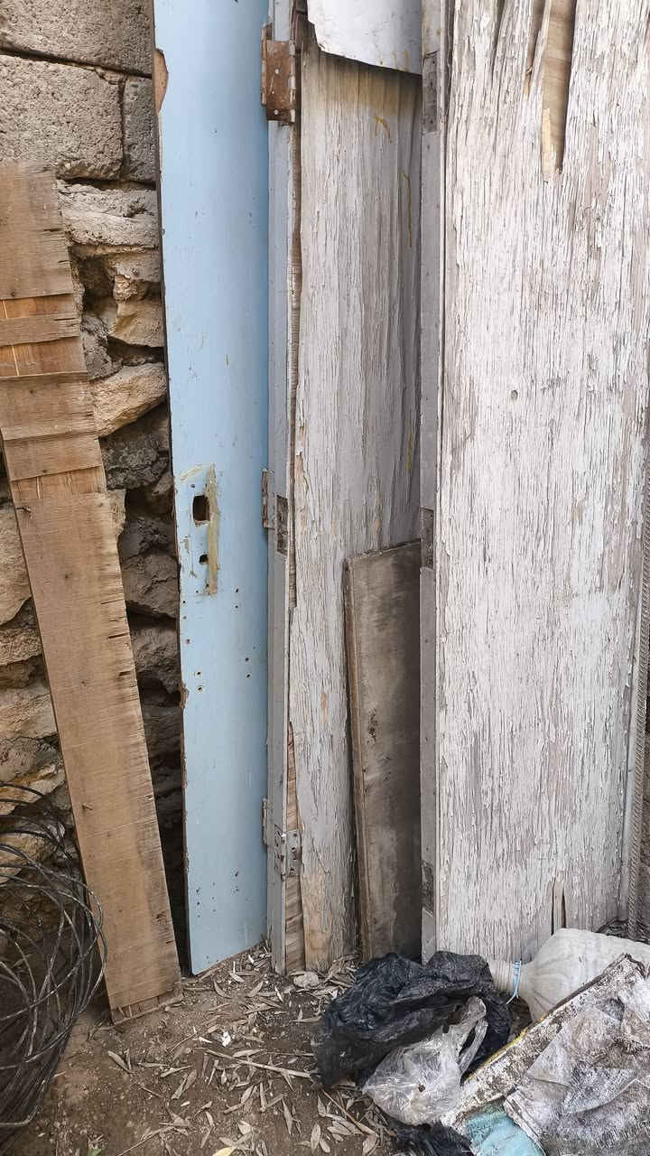 السلام عليكم خشب 18كونيه ابواب 6بيهم سكبات 2مكاني جانب الايمن حي زنجيلي قرب افران  بغداد رقم الهاتف ***********..***********
