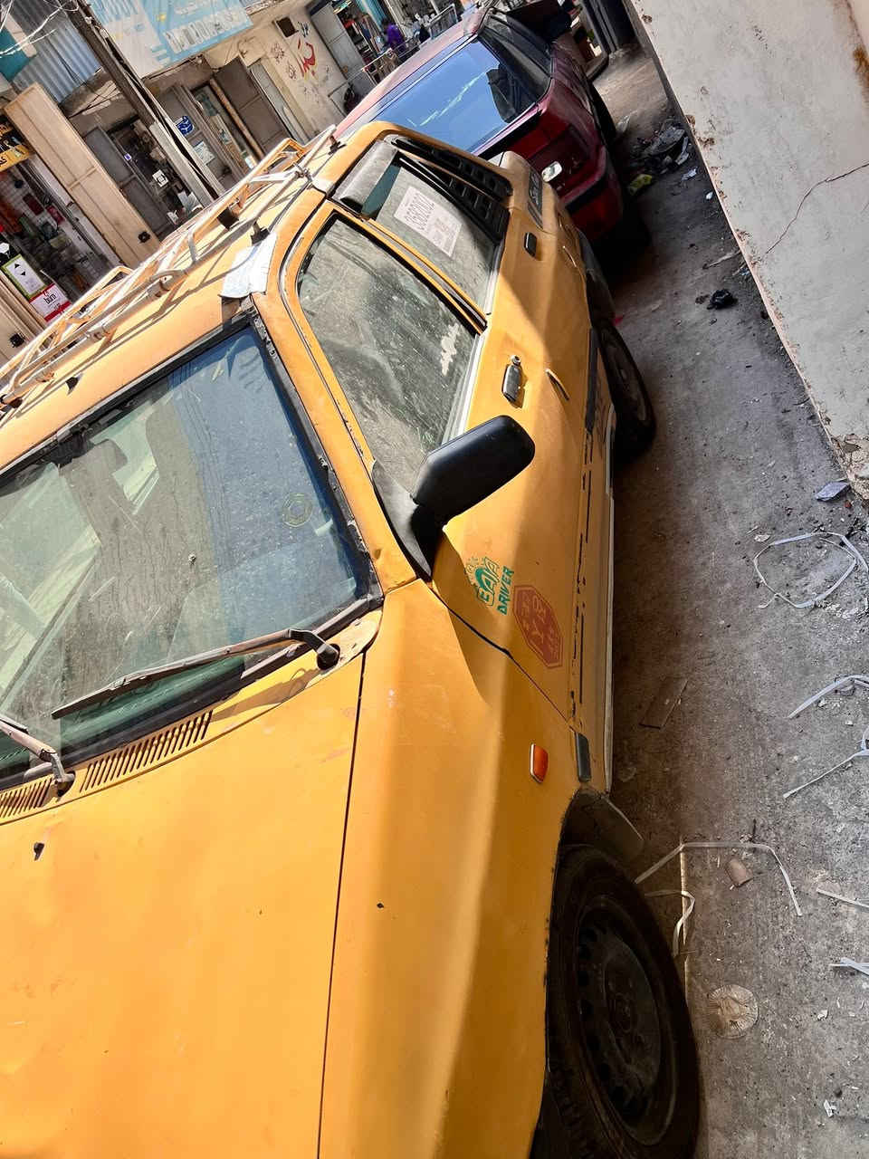 للبيع سياره سائبه مكينه وكير شرط وتواير جداد السعر 15ورقه كهربائيات شغاله للتواصل ***********
