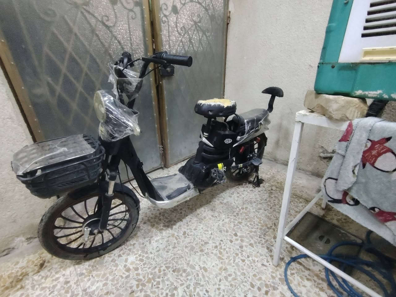 السلام عليكم دراجه شحن للبيع حجم ٢٠ ٤ بطاريات صغار نضاف كامله الدراجه بس الكشن مشكوك 
سريعه الدراجه تمشي ٥٠ حقيقي المكان الكريعات السعر ١٦٠ وبينه مجال لاشراي الرقم والاستفسار ***********

