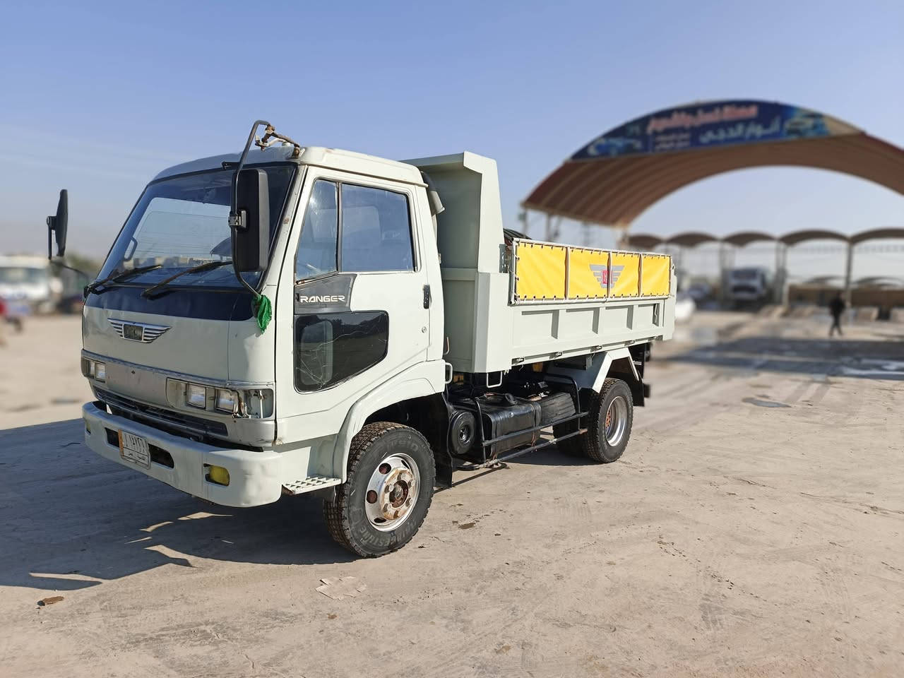 السلام عليكم هينو للبيع موديل 2000 بدي جديد شاص مكفول تخم تاير جديد مكينه علي بلاد ما مفتوح سياره مكفوله كلها***********
