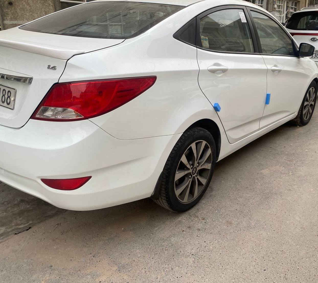 السلام عليكم للبيع أكسنت خليجي موديل ٢٠١٦ مكفولة من الصبغ بيها بارد فقط محرك ١٦٠٠ فول مواصفات فتحه شاشه كامرة تحكمات اشاير بلمري ويل كب حجم ١٦ لدات امامي رقم بغداد الجديد بأسمي مكانها بغداد جانب الكرخ سعرها ١١٥$ وبيها مجال بسيط الشراي ان شاءالله للاتصال ***********
