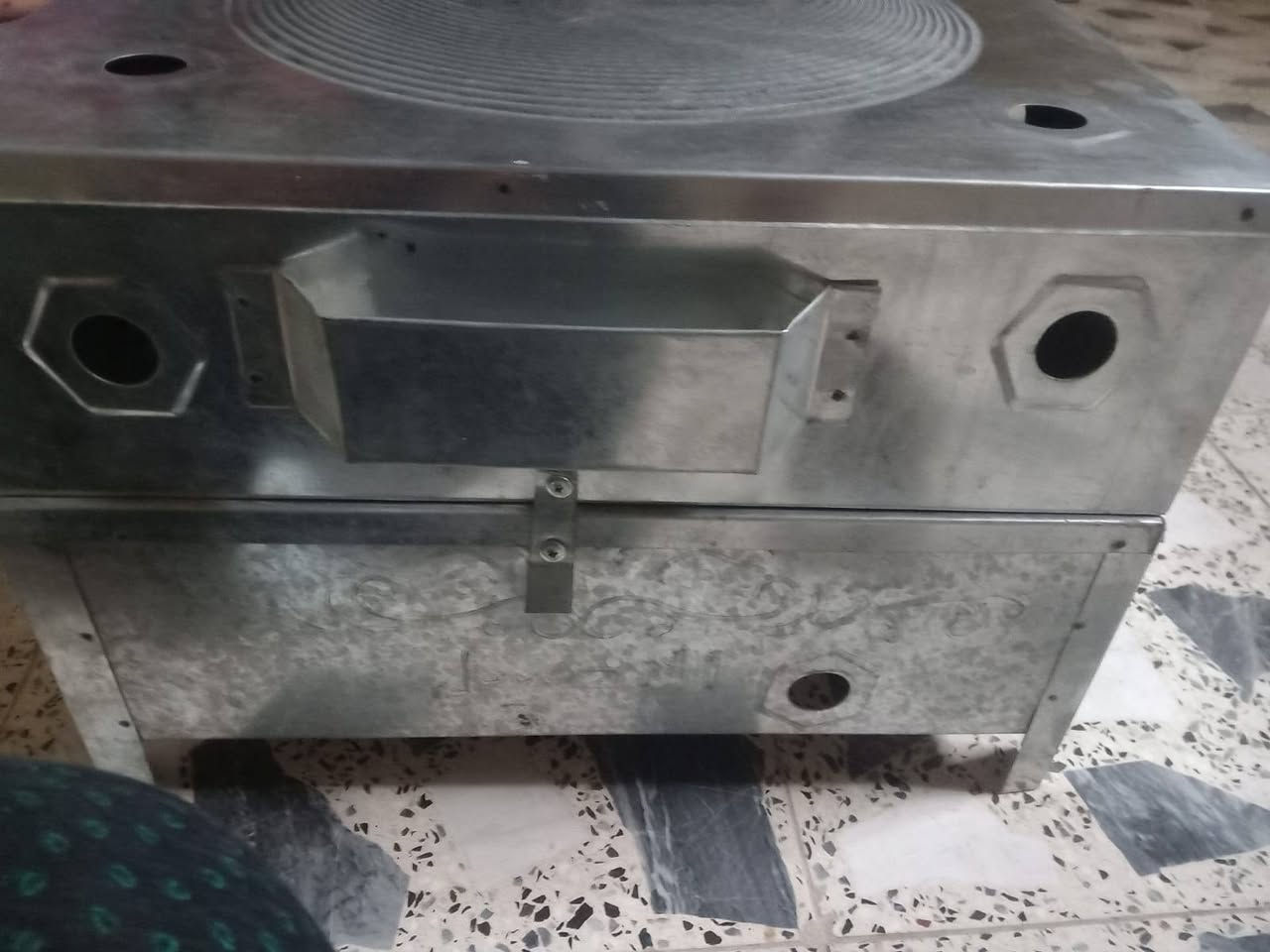 غراض للبيع مكاني بغداد الامين الثانية سكينة شارع مكاتب ***********
