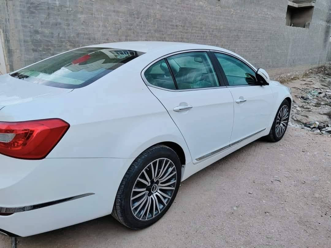 السلام عليكم
للبيع...
 
 كيا كادينزا خليجي  فول مواصفات الشركة الدوليه 

الموديل: 2015
دقم مثني الدولي  بأسمي وهزه جديده 
محرك وكير ع وضع الشركه بدون تنقيص ولا صوت رواجز وادامه مستمره حتى تبديل دهن كير بلجهاز ع وضع شركه باقي 

حدادية سياره كفاله عامه بدلتها قبل شهر نفض بلكامل اصليه وكاله مع تايرات جديده اصليات وادامه بلكامل منضومة الاحتراق بلكات وعبوه فيت بم 

السيارة فول ١/١ قماره حديد 

المواصفات✅

✅ محرك 3500 دوش 6 سلندر 

✅ تشغيل بصمة مع بصمة الابواب الامامية ودخول ذكي

✅ نظام ترحيب +نظام راحه عند تشغيل والاطفاء 

✅ انارة بالمرايات والابواب الامامية

✅ كاميرا وحساسات خلفية

✅ حساس ماسحات

✅ بردة خلفية متحركة 

✅ كشنات كهربائية جلد تدفئة وتبريد 

✅ لوحة تحكم نضام صوت والتبريد لراكب الخلفي

 ✅ عدسات ٤ اصليات وكالة برايت  لون اوف وايت 180w واط حقيقي سعرهن ٩٠٠ الف وتصوير فيديو هم موجود الهن بلمنشور 

✅ شاشه حديثه كامل مواصفات سعرها ٤٥٠ الف عراقي 

✅ تغليف ارضيه بلكامل عزل ضوضاء

✅ كمبريس تبريد نضام كهربائي تبريد ثلج مشتغله بمليون دينار هوه راديتر مكثف ٣ سروات 

✅ تحكم كامل بالستيرن

✅ شفتات ستيرن رياضي بلادي 

✅ شاشة كبيرة تدعم صوت الانفنتي ١٢سماعه

✅ نظام صوتي infinty

✅ مري شفط مع الاشاير

✅ ويل حجم ١٩.

✅ تخم كامل دسكات اصليه نوع دبل لينك 

✅ مرايات قلاب ويه R

✅ جام السياره بلكامل عليه تضليل امريكي اصلي 

وباقي مواصفات الكادينزا معروفه

ملاحظة :السياره بيها تبديل بيبان 2 اصليات وبارد bdr 
 سونار ناشره واكو تصليح بتكمه مقدار شربين فقط بين بابين وشغل بلادي ولا مبينه  سونار يمك ناشره وتفاصيل كلها  يمك يعني شي واضح كله كدامك 

السعر اكتب رقم 1 ويوصلك ع الخاص

سياره تفيد الجناي ومصروف عليها وجاهزه وقليل تحصل بهيج نضافه وبهذا موديل ، ماتفيدك اترك كلمه طيبه واندعيلنه بلرزق والله يرزقك بالأحسن والأفضل منها 

 اتصل ع رقم  او راسلني وتساب وبيك خير وتدلل اذا شراي ماقصر وياك

مكان السياره السماوه الاستفسار ***********
