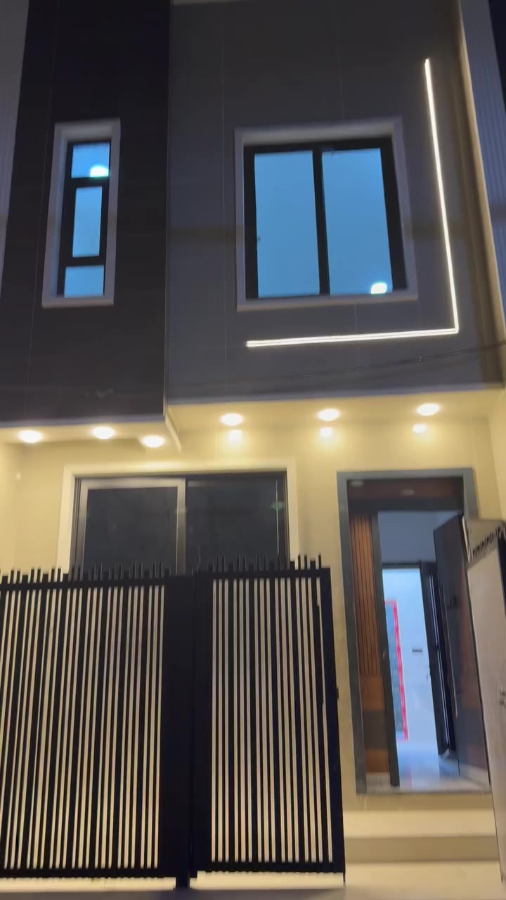 � فرصة مميزة للبيع – دار حديثة في حي الجهاد (قرب ديوان المخابرات) 🔥
📍 الموقع: حي الجهاد – موقع ممتاز وقريب من الشارع العام والخدمات
📐 المساحة: 50 متر
🏢 البناء: طابقين ونص – شغل درجة أولى وتشطيب مرتب

🔹 تتكون من:
✅ 3 غرف نوم مريحة
✅ صالة واسعة
✅ مطبخ مرتب
✅ حمام وخدمات
✅ بناء حديث ومرتب وجاهز للسكن

الدار مناسبة للعوائل الصغيرة أو للاستثمار، موقعها حيوي وقريب من المدارس والأسواق.

💰 السعر: (يذكر عند التواصل)
📞 للاستفسار والاتصال: ***********
