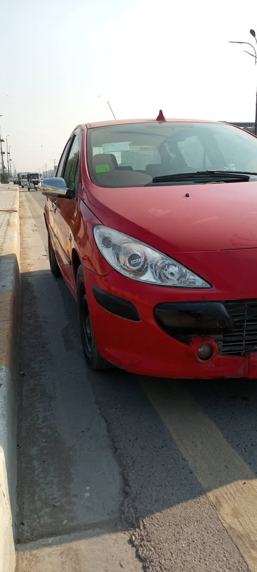 السلام عليكم بيجو فرنسي307
موديل 2006 رقم بغداد الالماني 
تحويل ثاني يوم مصفره غرامات سنويه لل27 
السياره مكفوله كفاله عامه من الضربه والصبغ ما عدا جاملغ 
مكينه وكير خير من الله تبريد شغال تخم تاير جديد صدر امامي خلفي جديد محرك محور كورلا 1400 السياره على وضع الشركه السعر 45 وبيها مجال للطيبين اتصل وتدلل 
***********
***********
