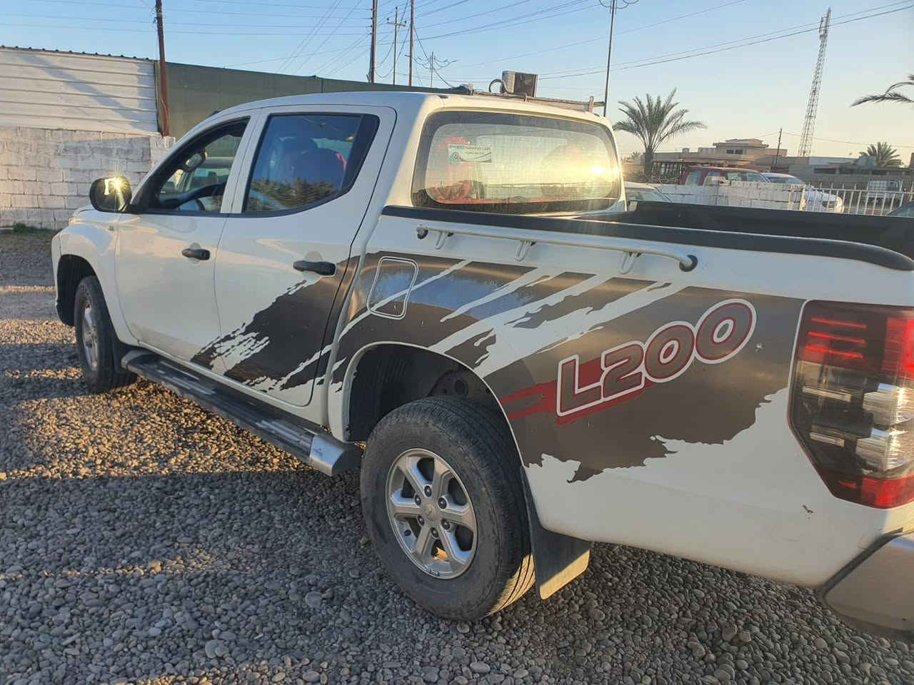 يتوفر لدى معرض حمو لتجارة السيارات
للبيع  ..  للبيع
مسيبوشي 
موديل 2020
رقم اربيل 
سنوية بعدها مو صاقطة
السياره بية بنيد وجاملغات المامية بدون دواخل
السياره محرك وكير شرط
صدر تخم تاير كلو جديد 
تدفيه تبريد جاهز
كهربائيات كلها شغاله بدون نقص 
السياره جديده مال جناي
 
السعر 135 💵وبيها مجال للشراي
للأستفسار:الاتصال بالرقم التالي/
*********** 📱
او مراسلتنا على الخاص 
واتس آب✅
ماسنجر✉️
#موقعنا_العلم_الشارع_الرئيسي_قرب_الحي_الصناعي📍
