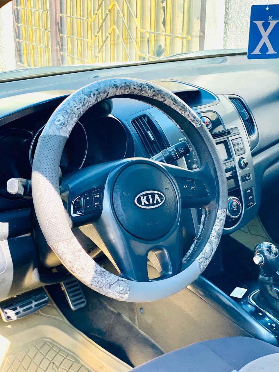 سلام عليكم كيا سيراتو موديل 2011 رقم اربيل سياره فول مواصفات بصمه فتحه كامره حساس سياره كل نقص مابيه كير محرك تبريد كوله جديد تخم تايرات السعر 88بيه مكانين  صبغ فقط بدون حادث الشراي يتصل على الرقم ‭0771 822 3029‬
