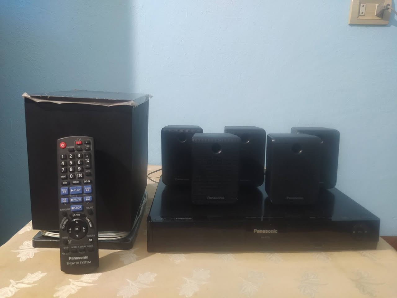 مسرح منزلي باناسونيك ماليزي أصلي يحتوي على مشغل بلو راي يتضمن مكبر صوت قابلة للتركيب على الحائط مزود بمدخل AUX و USB يوفر صوت جهير قوي من مكبر صوت كبير  ويحتوي على مشغل اقراص CD /DVD ومكبر صوت قوي و 5 سماعات وجهاز تحكم عن بعد ويتميز بوظيفة تحويل 1080P لتجربة سينما منزليه حقيقيه ويحتوي على راديو
المكان شبرا مصر


**إذا كنت صاحب هذا الإعلان وتريد حذفه لأي سبب، رجاءا أرسل رسالة إلى الدعم الفني**