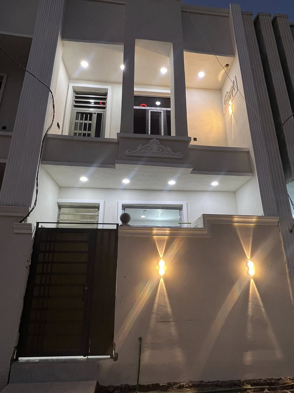 السلام عليكم بيت 50متر مربع بغداد الشعله الدوانم شارع بيت عنيد بناء حديث فول كامل مناقصه ايشي ستفسار ***********
