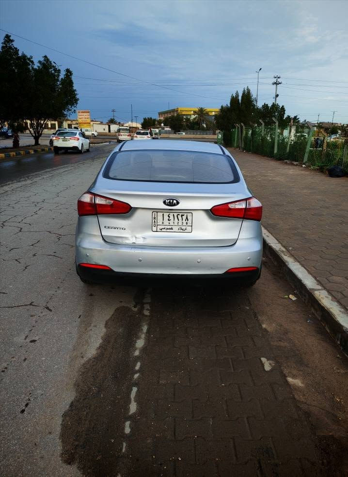 السلام عليكم 
سيراتو 2015 رقم كربلاء باسمي كفاله عامه عدى بارد موضح بالصور محرك 1600 تحكم سترين ماشيه 117 الف حقيقي كير مكينه كفاله 
السعر 118 وبيه مجال 
للاستفسار الاتصال على *********** النجف, العراق
