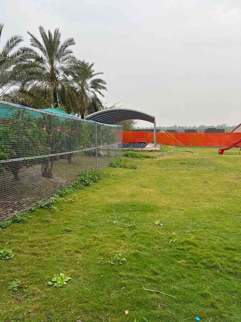 🌴 للبيع — مزرعة المصطفى 🌴

فرصة مميزة للسكن أو الاستثمار في موقع هادئ على نهر دجله 

📍 الموقع: الصويرة / جويميسة قرب مجسر الصويرة
تبعد عن نهر دجلة حوالي 40 متر فقط

🔹 التفاصيل: ▪️ عقد 117 بستنة مكاتبة مع تصديق كاتب عدل
▪️ المساحة: نصف دونم
▪️ المزرعة مسيّجة بالكامل
▪️ دار استراحة متكاملة:
المزرعه مسيجه بل كامل 
غرفتين
صالة
مطبخ
صحيات

 مسبح متكامل بحجم كبير
 محمية دجاج كويتي عدد 100
 كرفان مستقل للحارس
☀️ منظومة طاقة شمسية أصلية 30 أمبير (ليلي ونهاري) بقيمة 11 مليون
💧 بئر ارتوازي متوفر
🛋️ المزرعة مؤثثة بالكامل وجاهزة للسكن أو الاستثمار

مزرعة متعوب عليها من كل النواحي وجاهزة بدون أي نقص ✨
المزرعه حالين تئأجر ووارد خير من الله 
📞 للاستفسار: أبو مصطفى
***********
