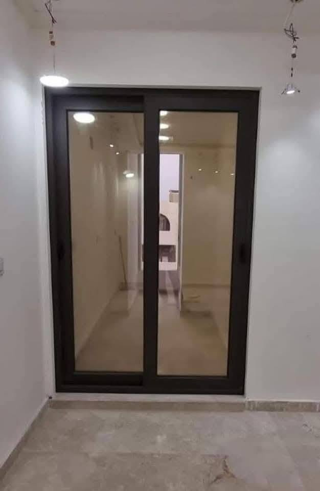 جلسات مزارع ...كرفانات ... محجرات ابواب شبابيك سلايت شبابيك بلاستك ابواب جام وتوفر سلايتات مضليه للشبابيك ... ***********......*********** ... تريد صيني تريد تركي تريد عراقي .... كلشي متوفر وقسط متوفر وكل الهلا
