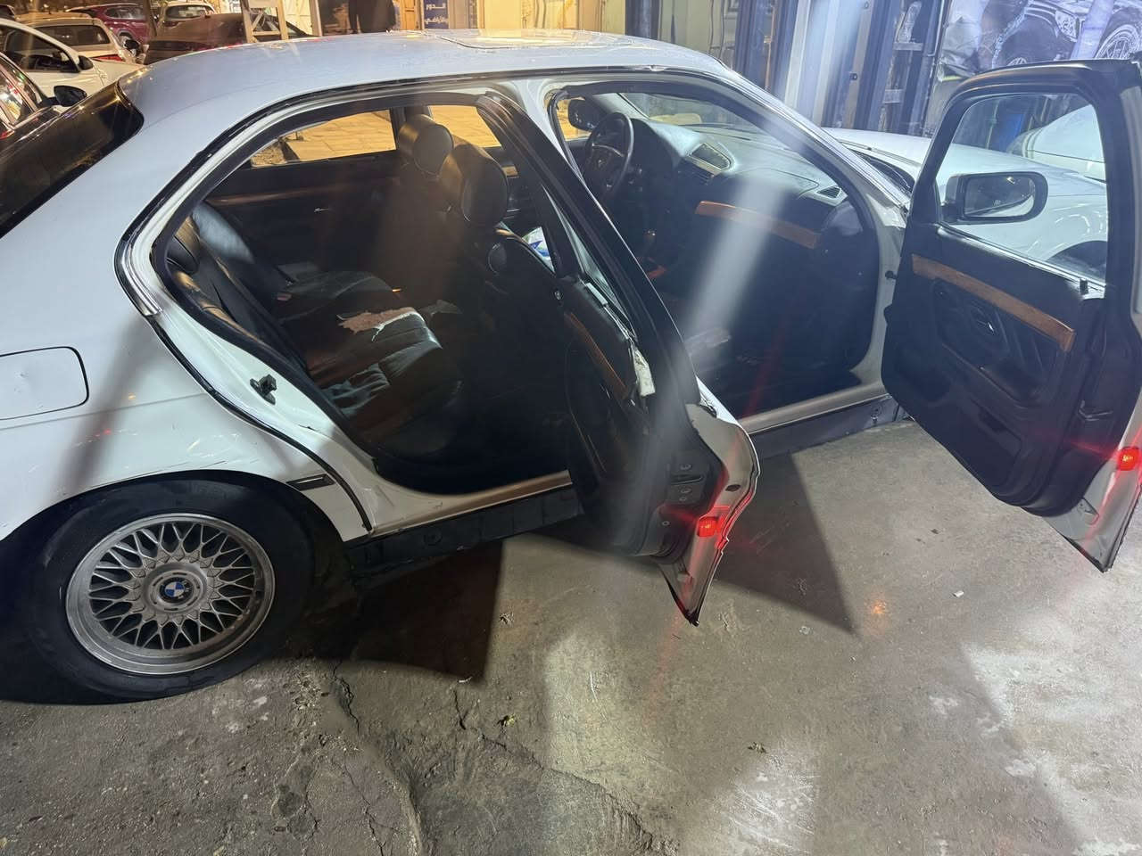 ‎السلام عليك ورحمة الله 
‎سياره BMW/E38 740اصل وفصل  خفاش للبيع فقط
‎موديل 1995
‎رقمه اربيل. دولي سنويه لل 2030يله تسقط
‎ملاحظه (السياره بدون صبغ ) 
‎موصفاته (فتحه 3حركات. جنطه شفط تبريد قطعتين كشن كهرباء +تدفئه اشارة ترحيب مصابيح تنبيه سنتر لوك كله شغال نضام سكيورتي امان ايضا شغال. لايت بلادي زينون ناصي +دبل جام  +مري شف).  السياره نصبته كلش حلوه مال جناي ومتعوب عليه حيل. منظومة بانزين كله جديده كهربائياته كله شغاله وما ملعوب بظفيرته. عليه ادامه كامله قبل. شهرين امانة الله  تايرت زوج جديد. ويل خليه جديد بلادي مو تجاري 16 كيره مكفول حداديه ٨٠٪؜ 

‎(نواقصه يرادله شويه ترتيب للدواخل.+طوافة البانزين  

‎امانه الله  السياره مال جناي الله يسر الحال واريد ابيع والشكر لله
‎مكان السياره بابل الحلة السعر المطلوب 55 وبيه مجال كلش بسيط  
‎رقمي *********** بي واتس اب
ا
