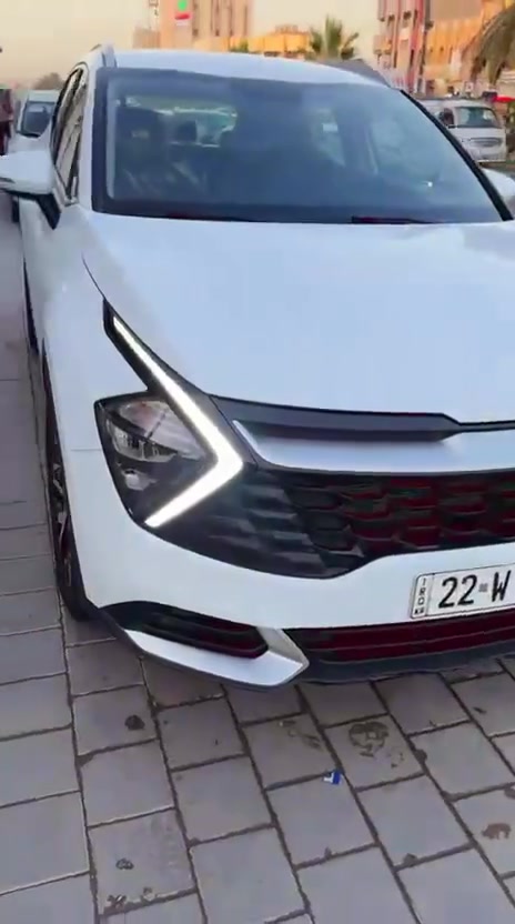 السلام عليكم سبورتج موديل ٢٥ رقم أربيل مكفولة من صبغ ومن رصعة ومن حالوب ومن شخط ماشية ٨٠٠٠ حقيقي باسمي السيارة تريدون تحويل تريدون وكالة 
للتواصل ***********
