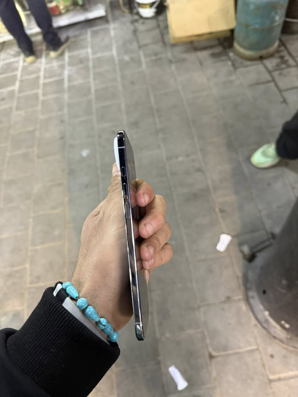 السلام عليكم
أيفون 17 Air ذاكره 256
بطاريه 100 مشحون 23 دوره
جهاز بعده جديد مكاني شارع فلسطين 
1250 عارضه ***********
