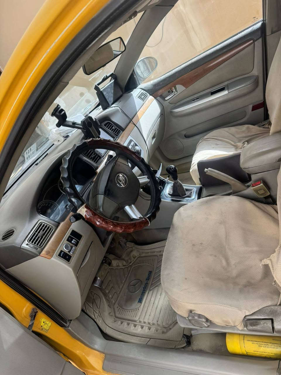 للبيع سيارة ليفان موديل 2013 تبريد شغالة مكينة كورلة كير عادي مكاني بغداد حي النصر الشراي يتصل ***********
