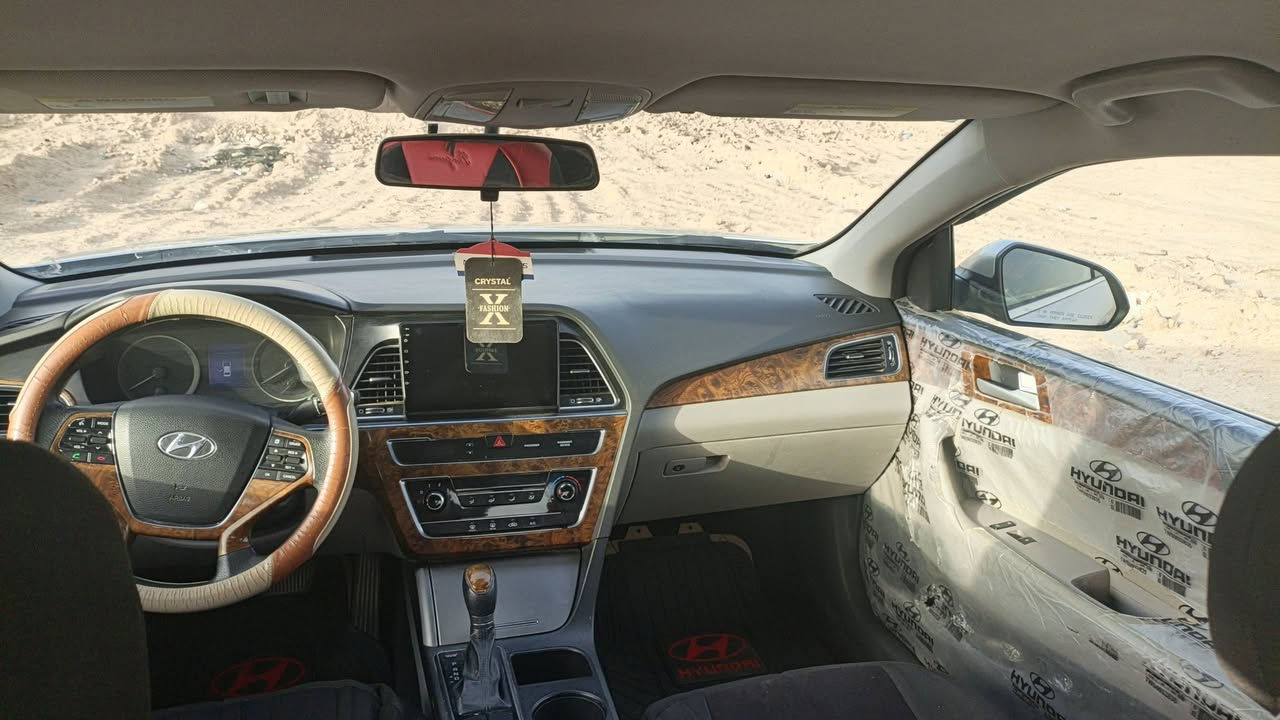 سلام عليكم للبيع سوناتا 2016 وارد امريكي حادث بنيد فقط بدون اي دواخل محرك 2400 مكفول بدون اي فتح سياره جاهزه تحويل مباشر بيع فقط سعر 112 مكان الفلوجه سونار مرفقة مع المنشور 
***********
