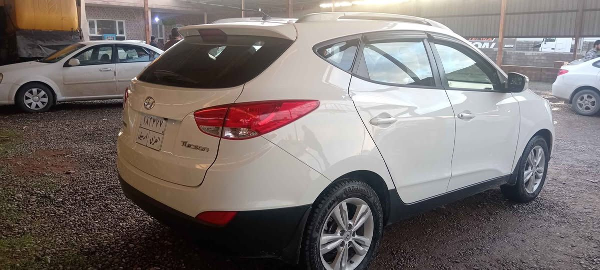 سلام عليكم
هونداي توكسون 
موديل 2011
ابيض ثلجي
ما مسجل عل كابون 
كير اتوماتيك و عادي
داخل قيسي
شاشة ايباد
كاميرا
تحكم ستيرن
كير و محرك بشرط
بدون صوت بخار 
سيارة بدون ضربة بدون حادث بدون صبغ كلها وضع الشركة 
تبرید صدر كهربایات كل بشرط
سیارة حلو جاهزة مكفولة
رقم اربيل 
شرط التحويل و الوكاله 

سعر.     145. ورقه مجال
مكان السياره.    اربيل    خبات
***********.      كورك واتساب
 ***********.      اسيا الحمدانية, نينوى
