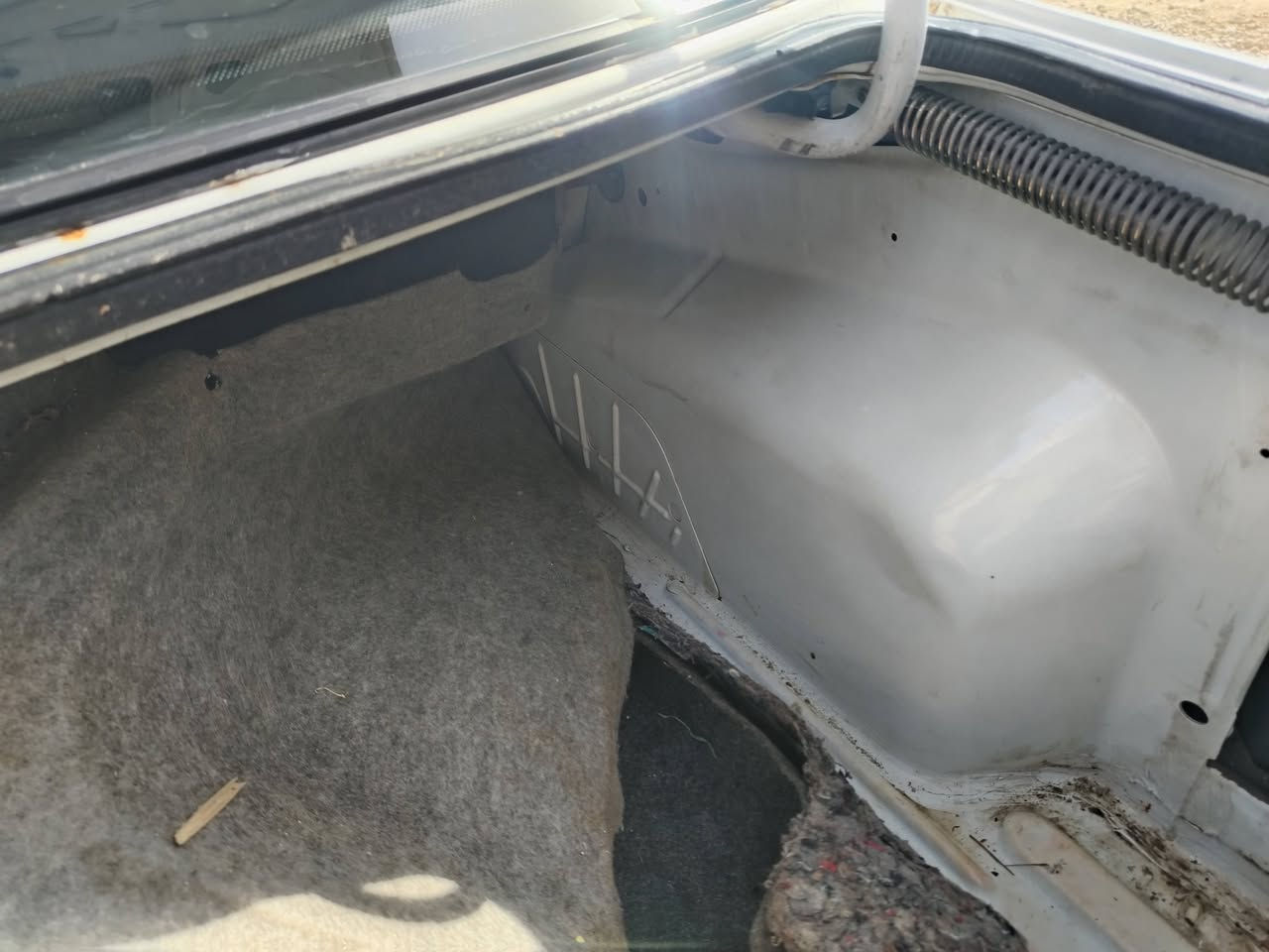 من رخصت مدير الكروب  للبيع بيجو 405رقم بعداد سياره جاهزه مكينه كير حداديه تايراد كشر خير من الله تبريد ثلج كرهبايات كله شغاله سعر 50وبيه مجال لشراي المو شراي لايكسر بحلال العالم ***********
