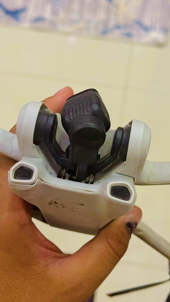 سلام عليكم
طيارة درون مني ٣ 

ملحقات بطاريات عدد اثنين بلاص 

السعر مليون بيه مجال 

العنوان الديوانية البدير 
***********
