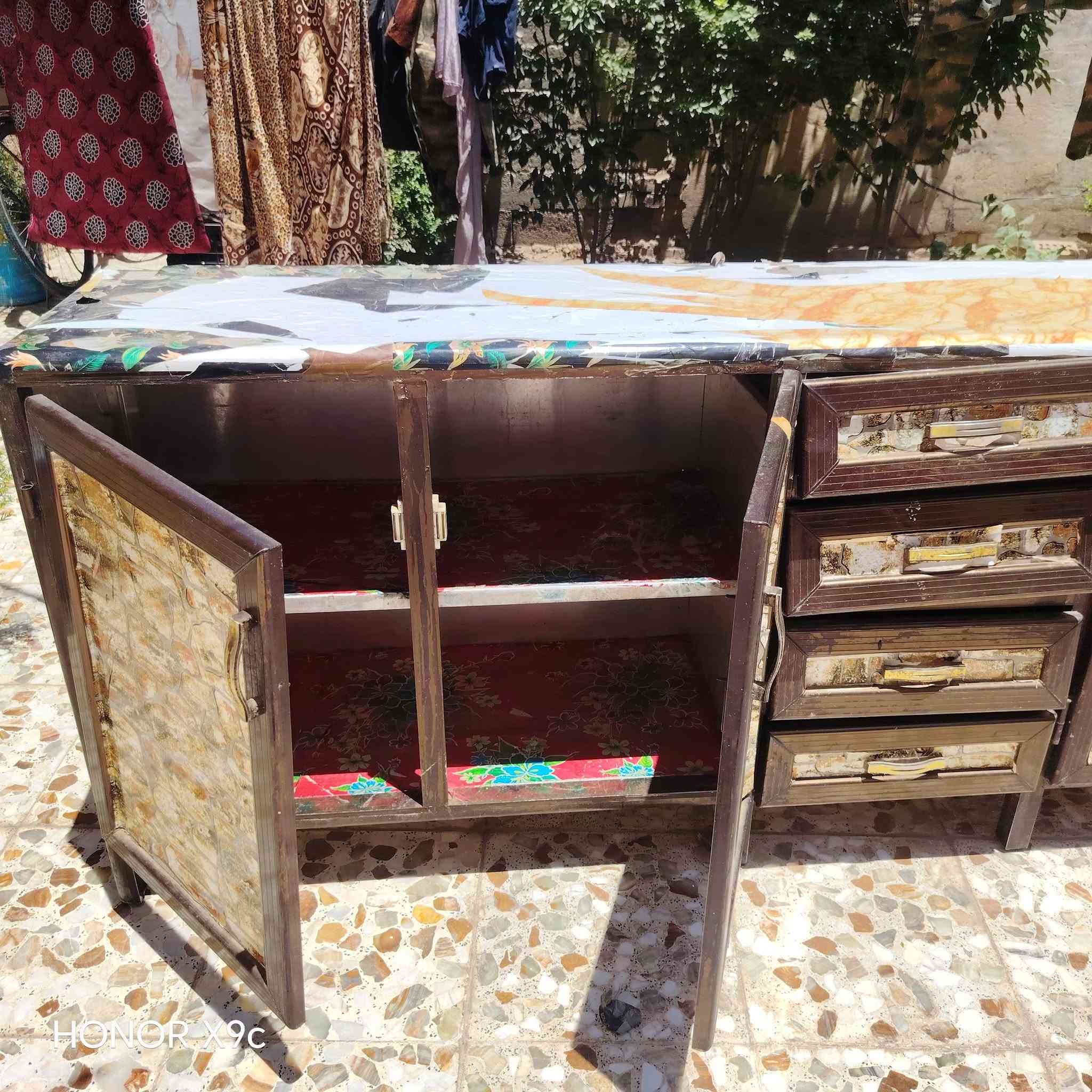 السلام عليكم كاونتر للبيع قطعة وحدة نضيف مال بيت السعر 105وبي مجال ***********
