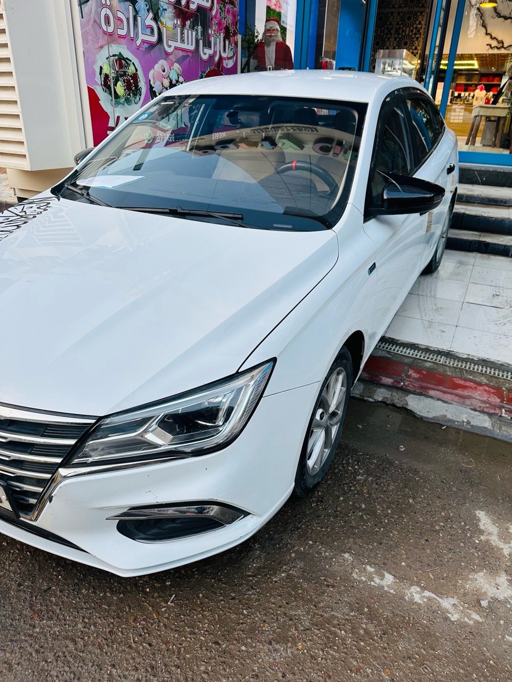 ام جي فايف / MG 5 للبيع
موديل 2023 ماشية 87 الف قابل للزيادة
رقم بغداد  الجديد / لون ابيض
بأسمي تحويل مباشر / محرك 1500 تنفس طبيعي  
السيارة خارج ضمان قبل شهرين طلعتها
وصولات الصيانة موجودة 
_________
السيارة فئة الكومفورت Comfortنوتبلي 
مواصفات السيارة 
بصمه تشغيل / لد نهاري + منضومة زنون / حساسات خلفية / شاشة اصلية
كامرة خلفية / تحكم استيرن / اشاير بالمري / تبريد شاشة 
بصمتين بيها / نضام ايكو اقتصادي / كروز مثبت سرعة 
حساس اطارات / كيج حماوة / داخل بيجي واسود 
4 ويل كب / كار بلي Car play واتو اندرويد
 حدادية كاملة جديدة مبدلها بلكات اصلية اذان محرك جديدة 
بيها  ملاحظات رصعات بصندوك والدوسة جهة اليمين بيها طعجه وبحافة البنيد شوي
مكان السيارة بغداد الامين الثانية
للاستفسار 
***********واتساب واتصال