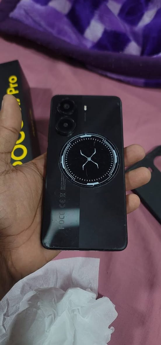 سلام عليكم بوكو x7pro 
جهاز مكفول من كلشي تجي تاخذه من باب لبيت شاحنه اصليه مالته ولكارتونه موجودات  فقط وكع مني وصار بي هاي ضربه زغيره بشاصي ولزجاجه مال كامره نفطرت  ذاكره 512 رام 12. السعر 275 وبي مجال 
مكاني بغداد الحسينيه ***********
