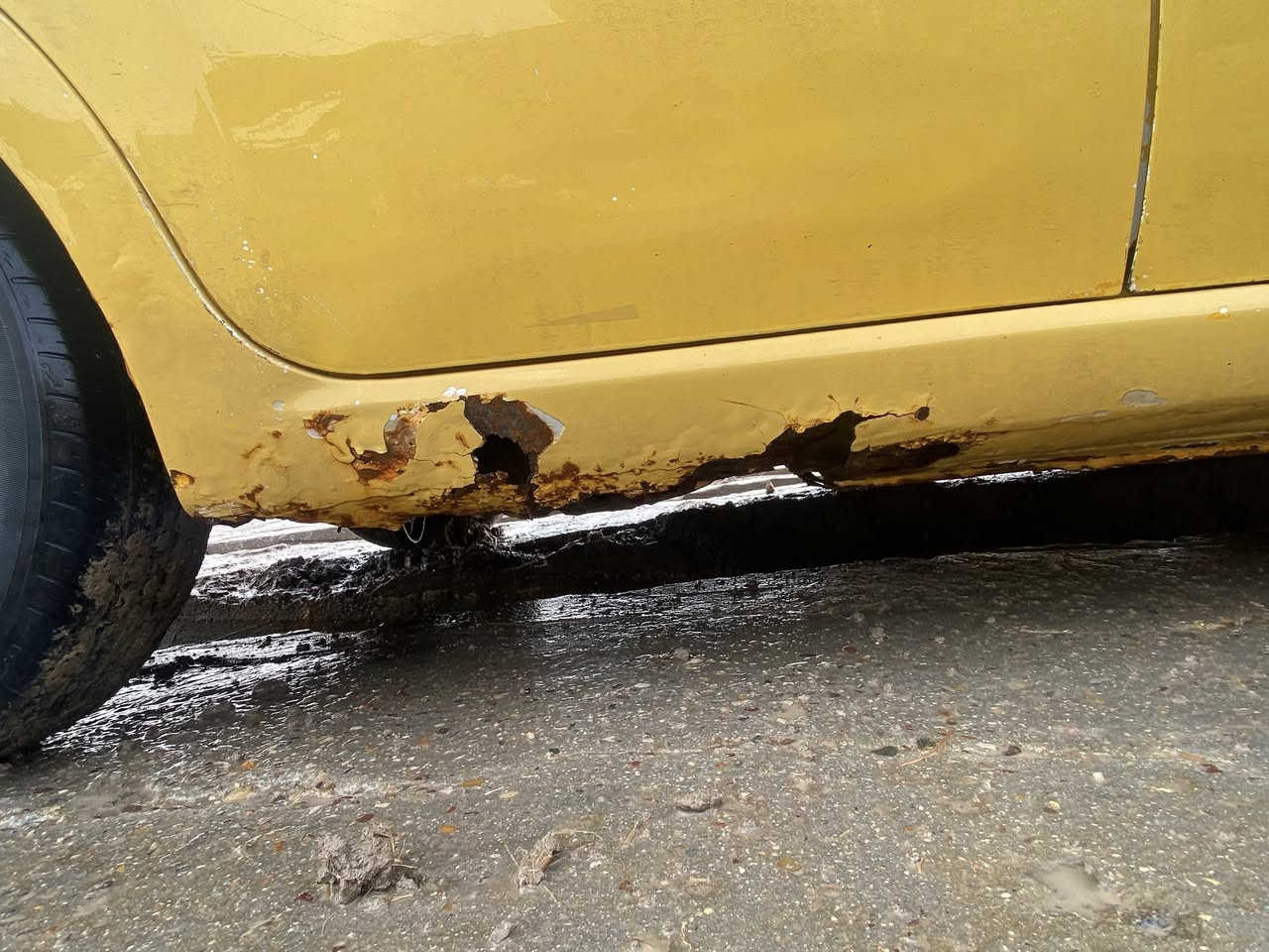 السلام عليكم
افيو مسكر خليجي السياره بيها لاستيك ولف بسبب ابو الدهن خلالي منظفات وكامت تنقص 
السياره جاهزه من كهربائيات كامله 
تبريد شغال وع فحص ثلج
تدفئه شغاله 
حداديه اماميه مشتغلها 

بور جديد

مشط جديد

تايرات زينات نظيفات

دواخلها نظيفه 

السياره شغاله وتمشي وخير من الله 

بيها خياسات بسيطه مصورهن لان موديل 2008 

السنويه ل نهاية ال 27 مداور ثاني. يوم ب اسمي

السعر 37 وبيها مجال بسيط جدا حگ الجيه

المكان الديوانيه 

***********
