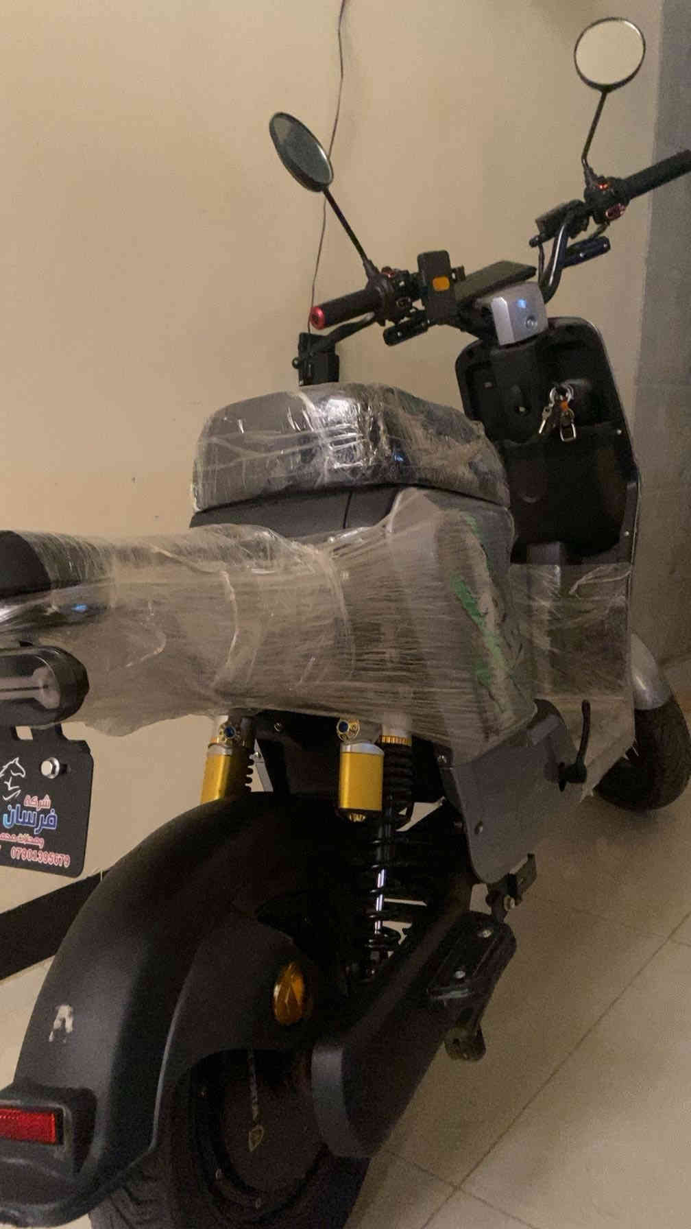 السلام وعليكم 
دراجه R9 مونستر مزوده
ملف 1800
بطاريات 5كبار
نضام بك (R)
3 سرع سرعه تيربو الرابعه
سرعه 109 
الحقيقي 77 
مواصفات كامله 
مكفوله من اي ضربه 
سويجين 
وكارتين 
وبصمتين
نضام انذار 
سعرها 450 دينار مينزل
الرقم واتساب بس ***********
