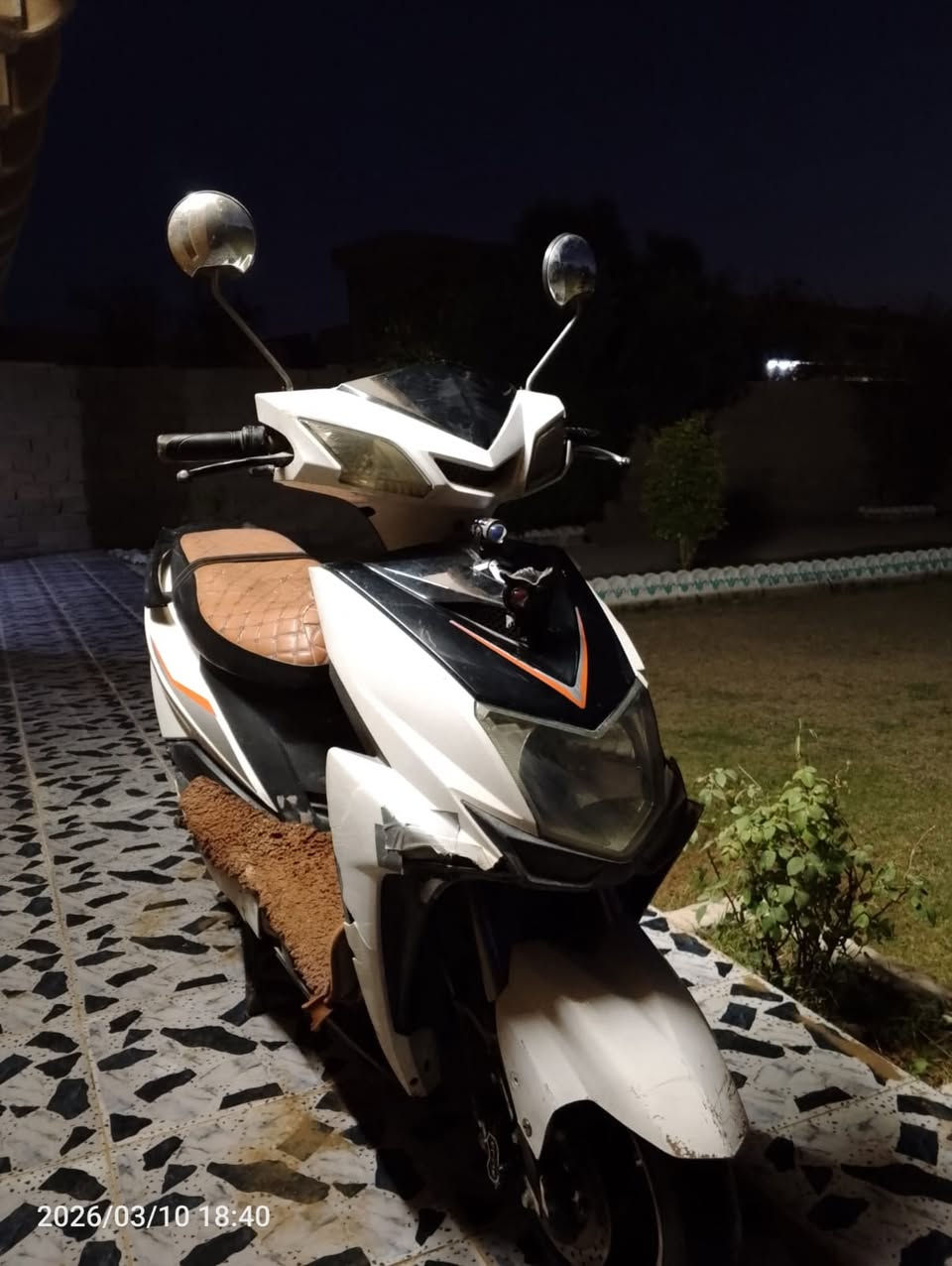 دراجه شحن باتريات نص عمرهن
كهربائيات كامله كلشي شغال
شاحنه ليثيوم اصليه عداد
سرعه ٦٠ حقيقي
مكان فلوجه نساف حلابسة ***********
