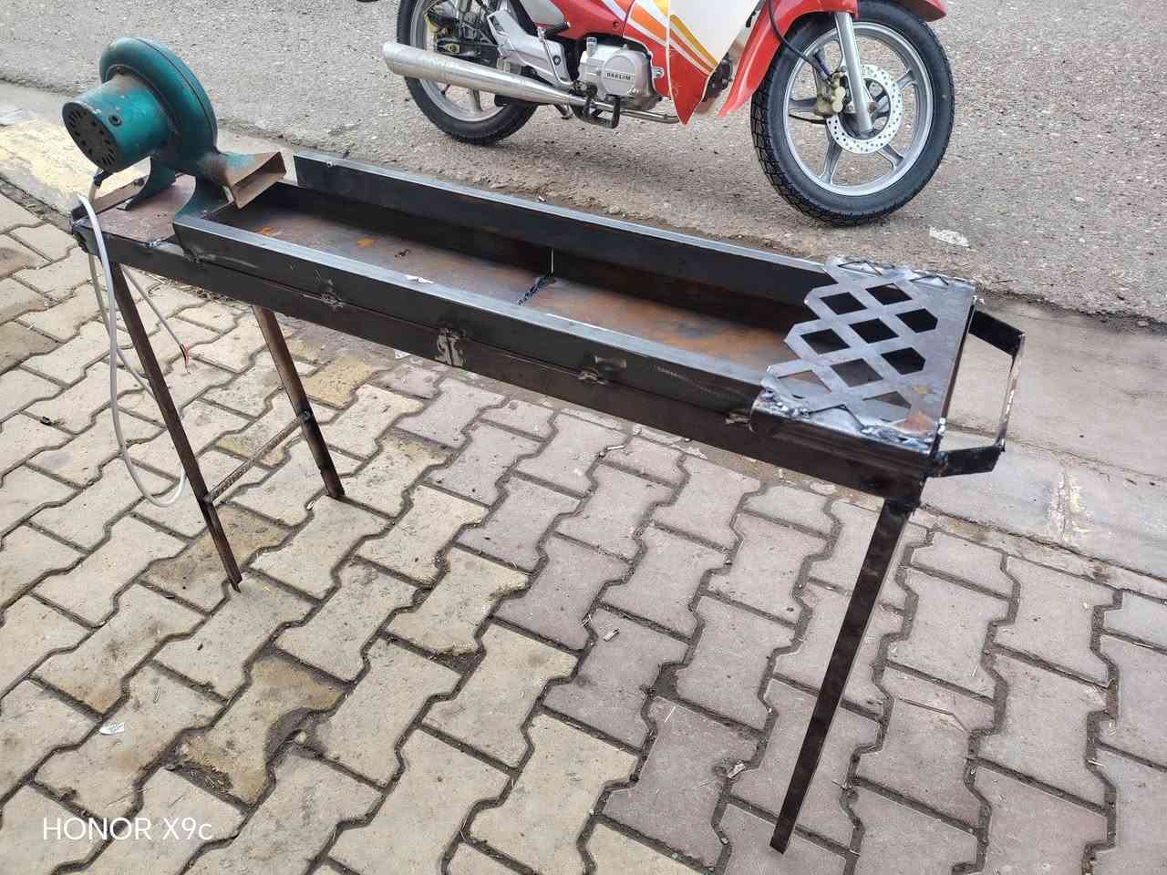 منقله كباب معه ماطور هواء شغال سعرها ٣٥ وبيها مجال مكاني بلد شارع السكلات مجاور جملون الجبس ***********
