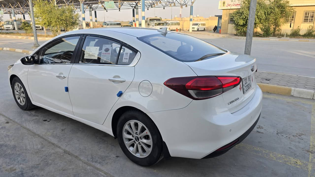 السلام عليكم كيا سيراتو كي 3 موديل ( 2018 )  سياره فول مواصفات واحد 1️⃣ على واحد 1️⃣ عده الفتحه سياره جديده جدا بيه صبغ جاملغ امامي الأيمن وشبر مقدمةالجاملغ الايسر شرط بدون لا ضربه ولا معجون ولا فتح والباقي كفاله من الضربه والصبغ والتبديل مواصفات سياره ماشيه 120 الف محرك 1600 شرط برغي مامفتوح بيه فول تحكم تبريد قطعتين بصمة تشغيل بصمة أبواب لد امامي خلفي حساس خلفي شاشه كبيره كامره دواره ويل كب مرايات شفط اشاره بالمري بلاجكتور يدات نيكل رقم بغداد دولي انكليزي باسم صديقي تحويل مباشر مكاني ناصريه مدينة الصدر للاتصال 
 ( ‭0781 069 5272‬ ) السعر ( 133 ) مراسله وات ساب 
‭0786 979 2983
