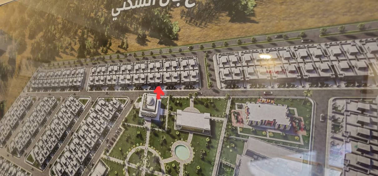 #هيكل_للبيع_في_مجمع_الشامية_السكني 🏣 بسعر مناسب . 
هيكل مساحة ٢٠٠ متر في مجمع الشامية السكني يتكون من : 
١. غرفة نوم عدد ٢ 
٢. صالة 
٣. استقبال 
٤. مطبخ 
٥. منور عدد ٢ 
٦. مجموعة صحية داخلية 
٧. حديقة + كراج 

🔻 يقع الهيكل في سنتر المجمع مقابل الجامع 🕌 والمجمع التجاري 🏯 وكما مبين في الصور ... 

♟️ تم تنظيم معاملة قرض مبادرة على الهيكل ويتم اضافة اسم المشتري مباشرتآ في المعاملة ...🗂

✅️ سعر الهيكل مقارنة بسعر الوحدات السكنية الكاملة المجاورة مناسبآ جدآ . 
🟥 لمعرفة باقي التفاصيل والسعر المراسلة واتساب على الرقم  ***********
