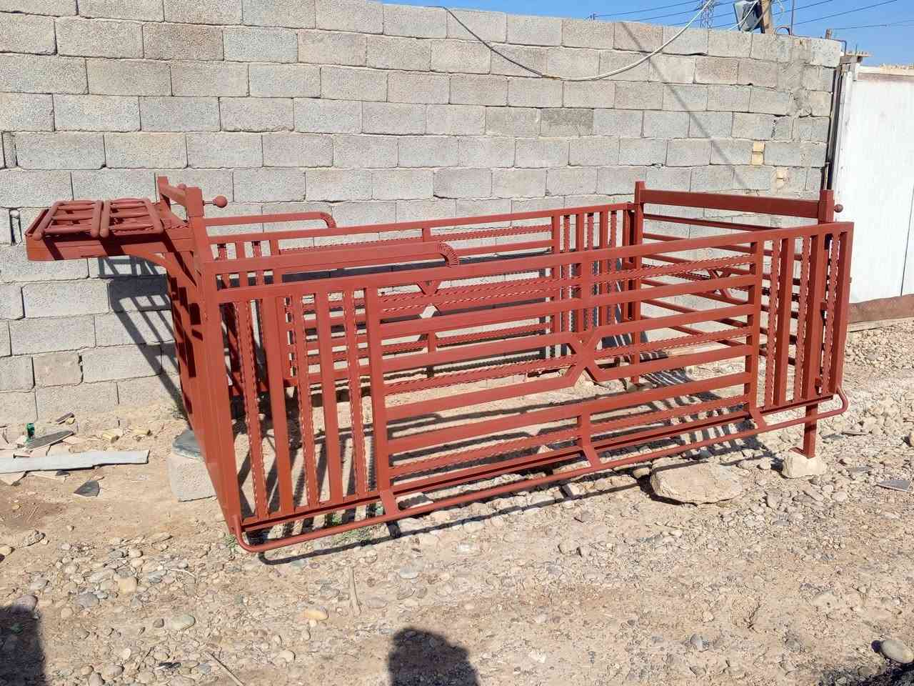 السلام عليكم محجر كيا نثيه للبيع تفصال جديد مامشدود على سياره + دروجه حديد 2 ملم  الاستفسار ***********

