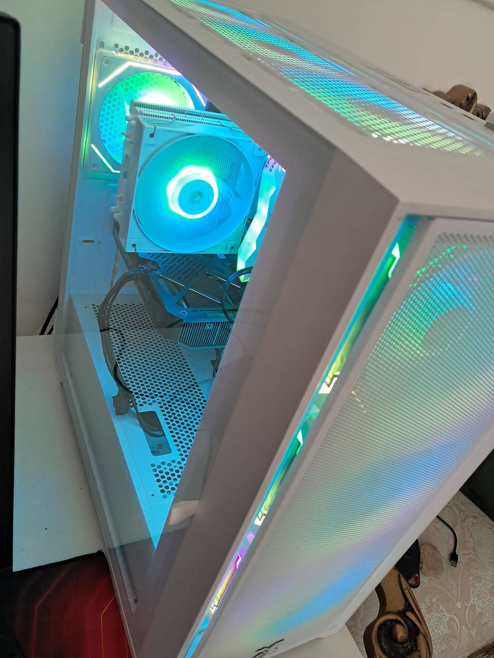 CPU 9600x
M.B B650m S2H gigabyte 
RAM 32 6000hz Tforce 
RTX 5060ti 16 gb Zotac
SSD 512
Cooler AG400 Deepcool RGB 
PSU 650w Xigmatik bronze 
9 فان مودرن
Case Xigmatik 9fan A RGB
استخدام قليل
مع الوصل والكراتين


**إذا كنت صاحب هذا الإعلان وتريد حذفه لأي سبب، رجاءا أرسل رسالة إلى الدعم الفني**