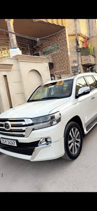 لاندكروز موديل 2017  رقم بغداد تحويل مباشر  السياره ساز وايت اديشن فول...