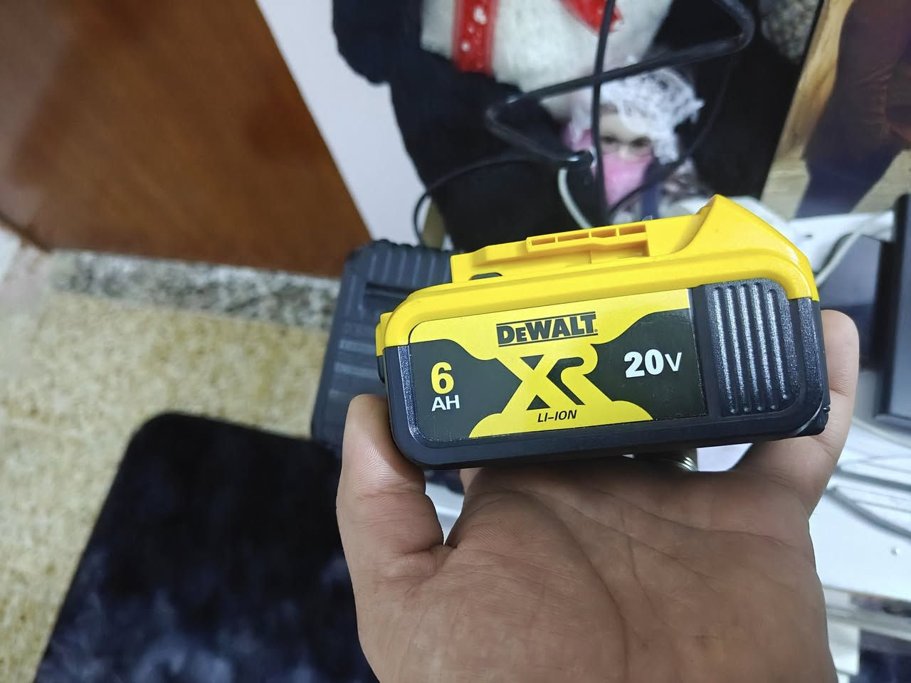 دريلات ديولت اوربي مو صيني ولا مكسيكي ولا امريكي اوربي بيه بار كود للتاكيد 
بطاريات ديولت 3 مع شاحنه 
ضمان انطيك بيهن 
مكاني كراده توصيل متوفر 
دريل على 150الف الواحد وبيه مجال بسيط 
البطاريات والشاحنه 100الف 
***********
