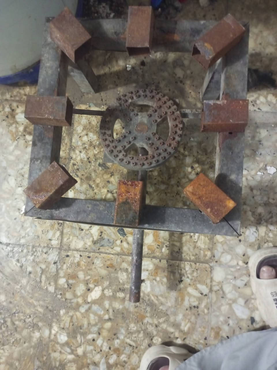 سلام عليكم  من رخصة الادمن يوجد لدي تنور غازي شغال نظيف مع المنظم طباخ غازي مع مبرده بلاستك شغاله كامله السعر كلهن 50الف للاتصال واتساب***********
