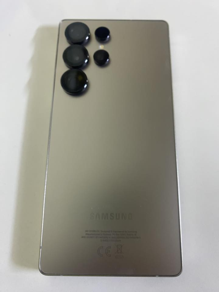 السلام عليكم 
جهاز ألترا S25 
جديد ومكفول من كلشي لاشخط ولا شي استخدام كلش قليل 
ذاكره 256 
الون ذهبي 
غراضه وباكيت كله كامل مال شركه 
معروض بمليون و100 
اي استفسار اتصل *********** 
مكاني بابل
