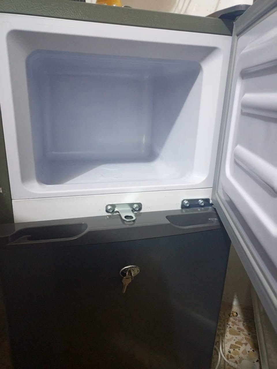 ثلاجه حجم 6 قدم للبيع جديده مستخدمه اربعه اشهر بس اللي يريدها يجي خاص


**إذا كنت صاحب هذا الإعلان وتريد حذفه لأي سبب، رجاءا أرسل رسالة إلى الدعم الفني**