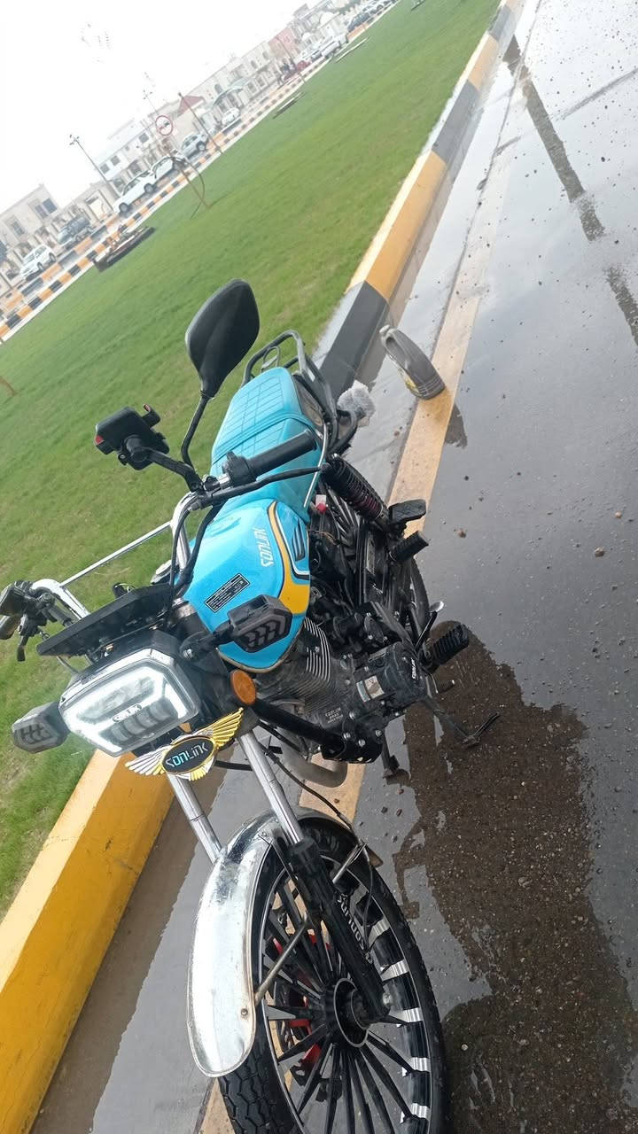 ياالله دراجة ايراني سويلنك موديل 25محرك 200ccماشية 1000اشاير لايت عالي ناصي كلشي شقال تخم تاير جديد محرك مكفول اوراق منفيس لاتكلي مكمرك او شي بدون كمرك.نقص صفاحية وحدة  السعر 750وبي مجال بصيط المكان الكرمة الشراي يدلل رجائن لحد يكسر بحلال العالم لين يسمع كلام يقثة //***********//
