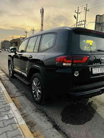 سلام عليكم حبايب سياره لاندكروز بلاك موديل ٢٠٢٥  اللون اسود ماشيه ٦٠٠٠ اخت الزيرو السياره فول موصفات ومكفوله من كلشي الرقم بغداد باسمي سياره بالكارتون وبلعافيه ع الياخذهه السعر ٨٤ اربعه وثمانون يعني ثمانيه دفاتر واربعين بيه مجال كلش قليل للاستفسار الاتصال على الرقم ***********
