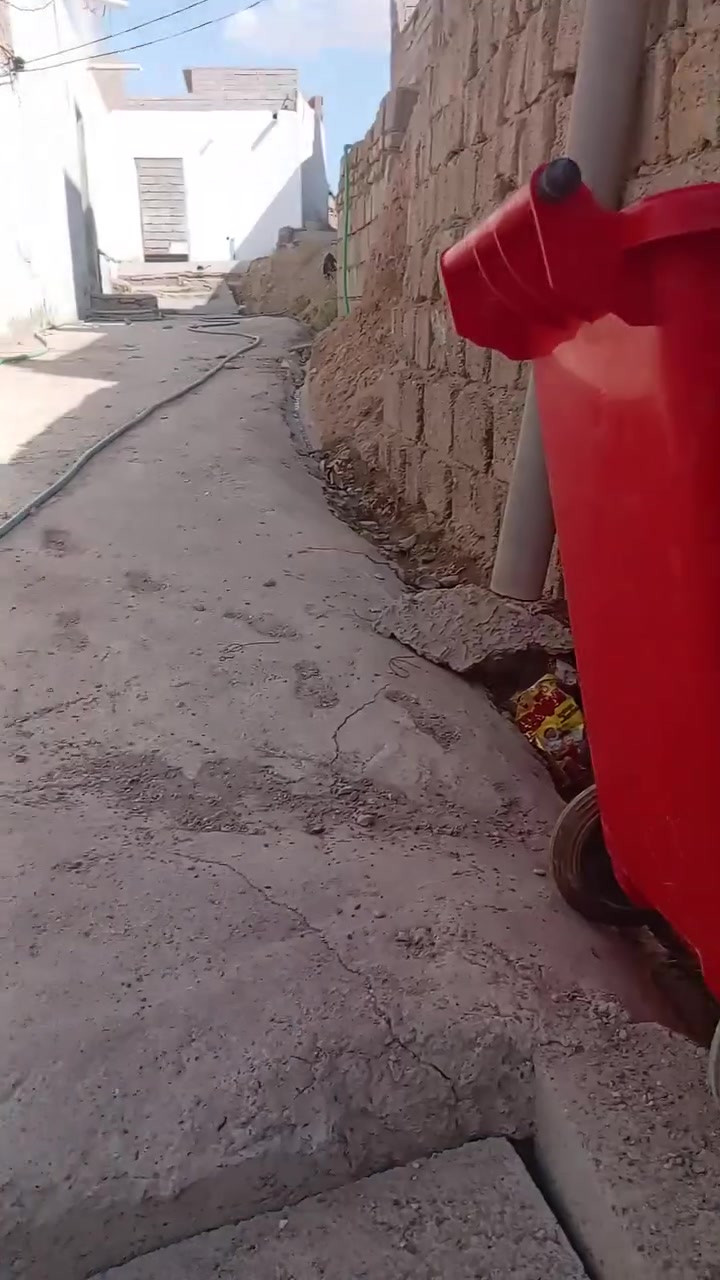 بيت البيع بحي جماهير مساحة البيت 170 متر السعر 40 وبي مجال رقم صاحب البيت ***********
