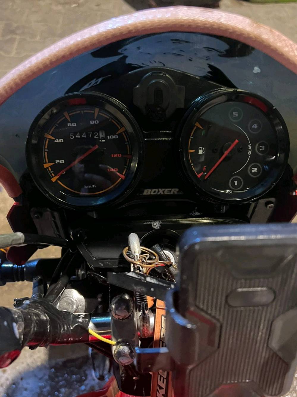 سلام عليكم دراجه بوكسر 2023سنويه رقم باقي بس ع تسليم دراجه مكينه مامفتوحه حلوه نضيفه  سعر2400وبيه مجال
مكان بصره حيانيه رقم 0788166093