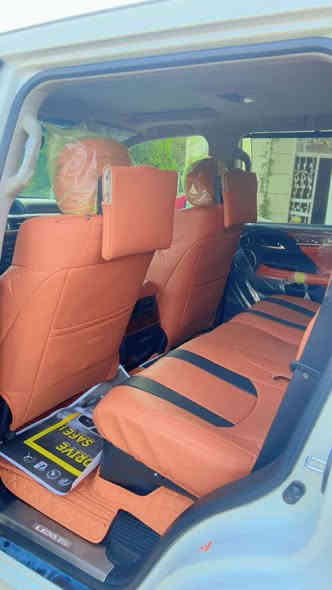 السلام عليكم 
للبيع موديل 2017
السياره جديده جداً 
سونار مرفق وياها 
شويه بيها بارد
وصبغ كلش قليل بالدعاميه 
لكزس معروفه مواصفاته 
السياره رقم بغداد بسمي 
مكان السياره بغداد القناة قرب جسر المثنى 
***********/***********
